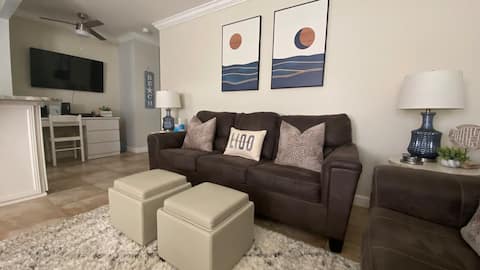 Top Airbnb: Heaven on Lido Beach, Just across the Street! in Sarasota