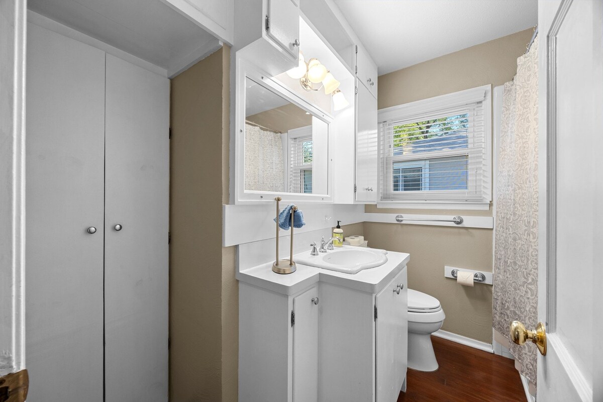 Cozy and Spacious House in Hyde Park