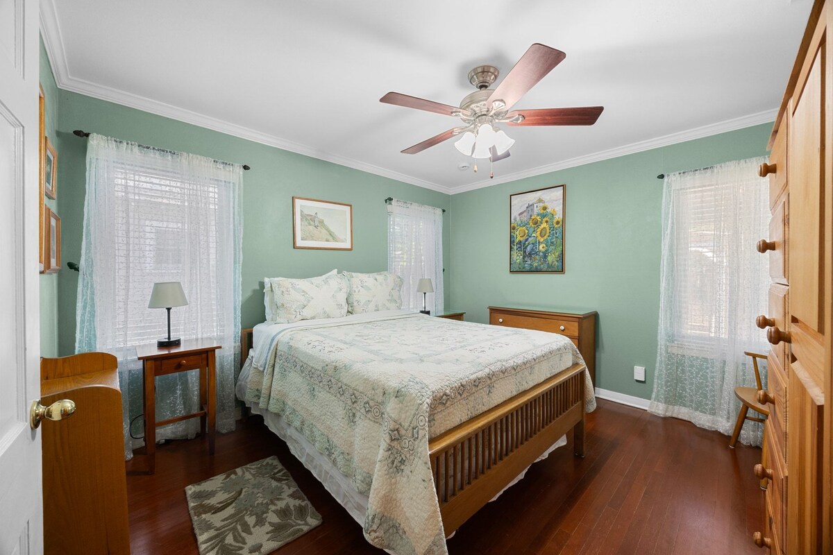 Cozy and Spacious House in Hyde Park