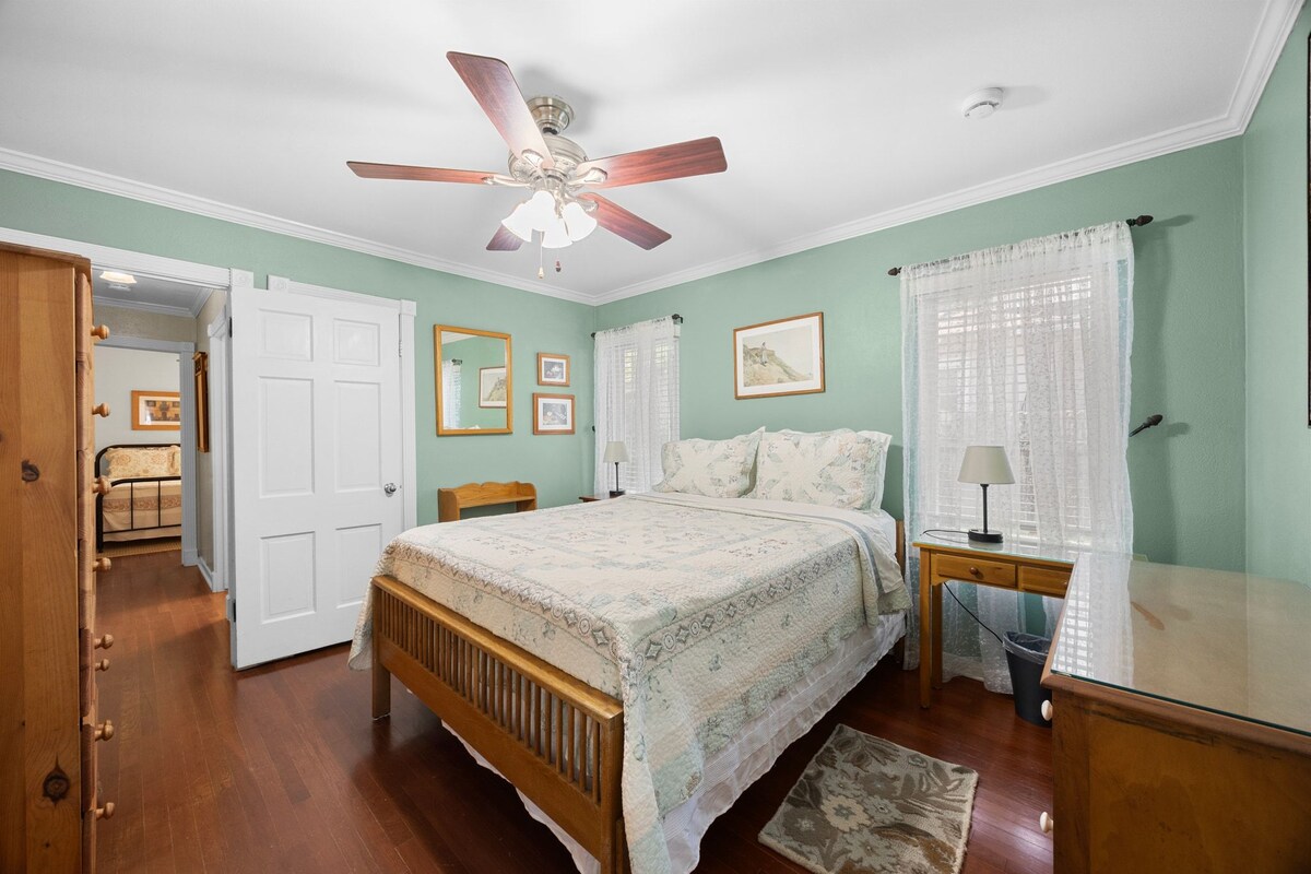 Cozy and Spacious House in Hyde Park