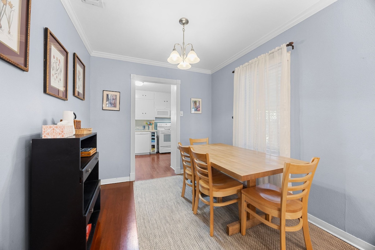 Cozy and Spacious House in Hyde Park