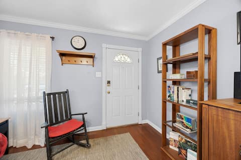 Successful Airbnb property: Cozy and Spacious House in Hyde Park in Hyde Park