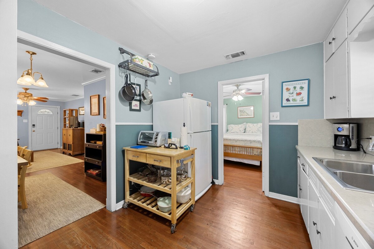 Cozy and Spacious House in Hyde Park