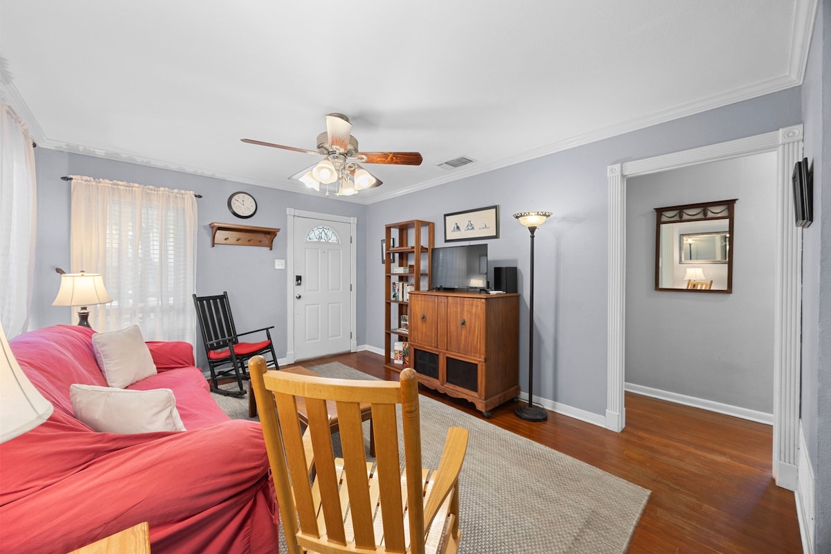 Cozy and Spacious House in Hyde Park