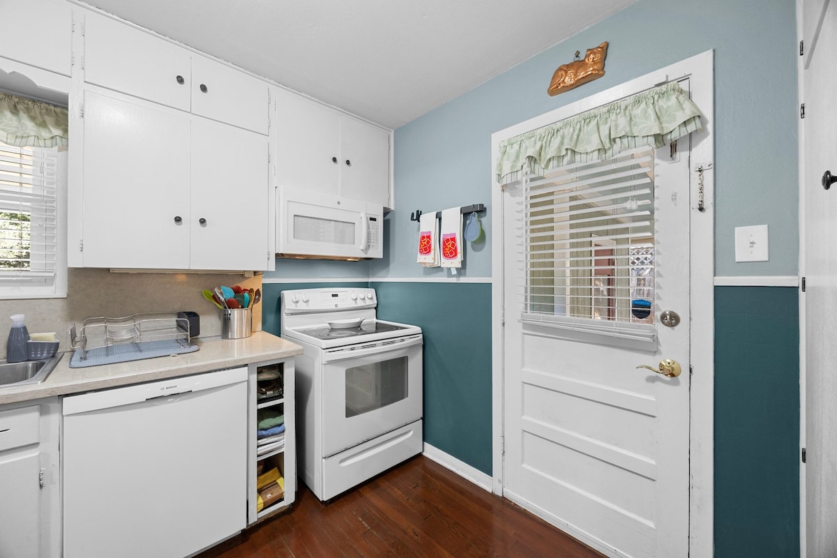 Cozy and Spacious House in Hyde Park