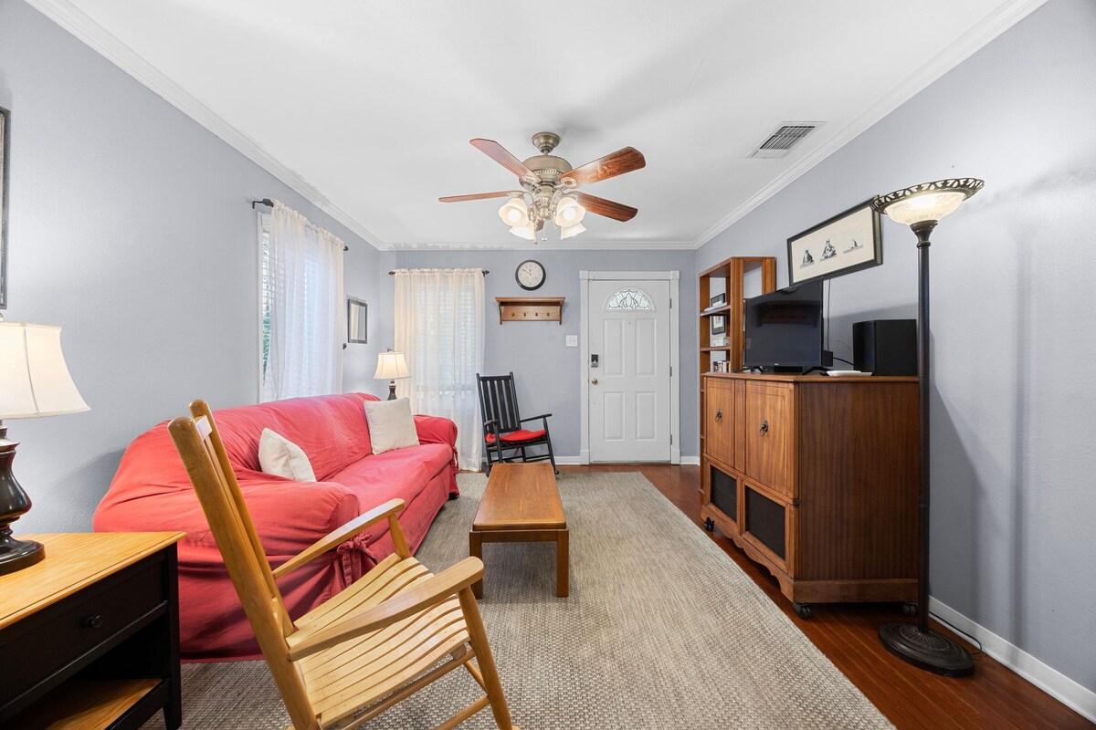 Cozy and Spacious House in Hyde Park