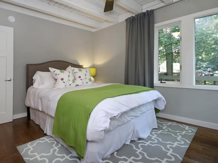 ห้องนอนฟลามิงโก้ - ที่นอนเมมโมรี่โฟมควีนไซส์ วิวสวย