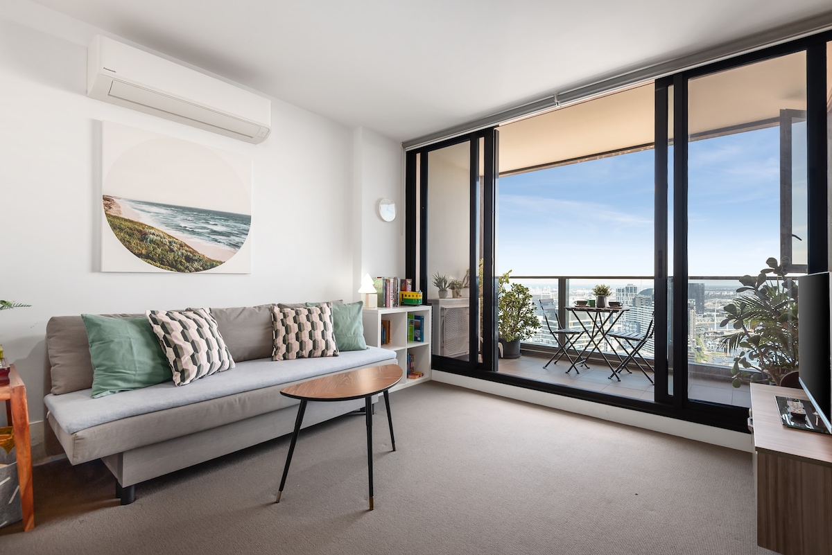 Successful Airbnb property: CBD Sanctuary, Breathtaking Harbour View in Melbourne