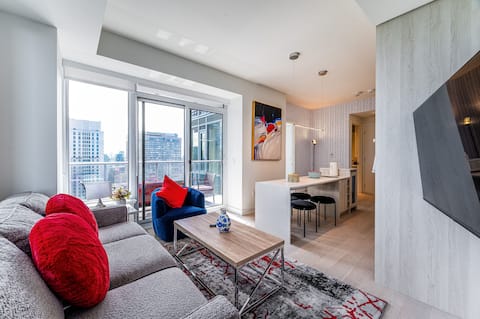 Successful Airbnb property: Yorkville Luxury • 2BR Condo w/ Views + Parking in Downtown