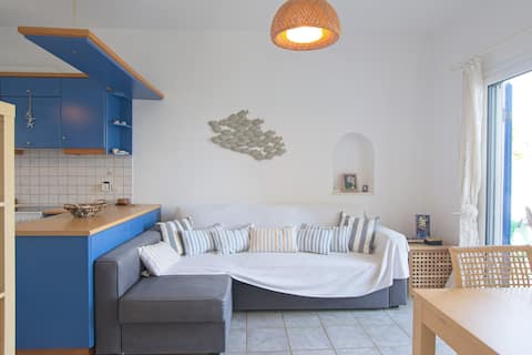 Successful Airbnb property: Beautiful summer house 5' from the beach in Δήμος Ερμιονίδας