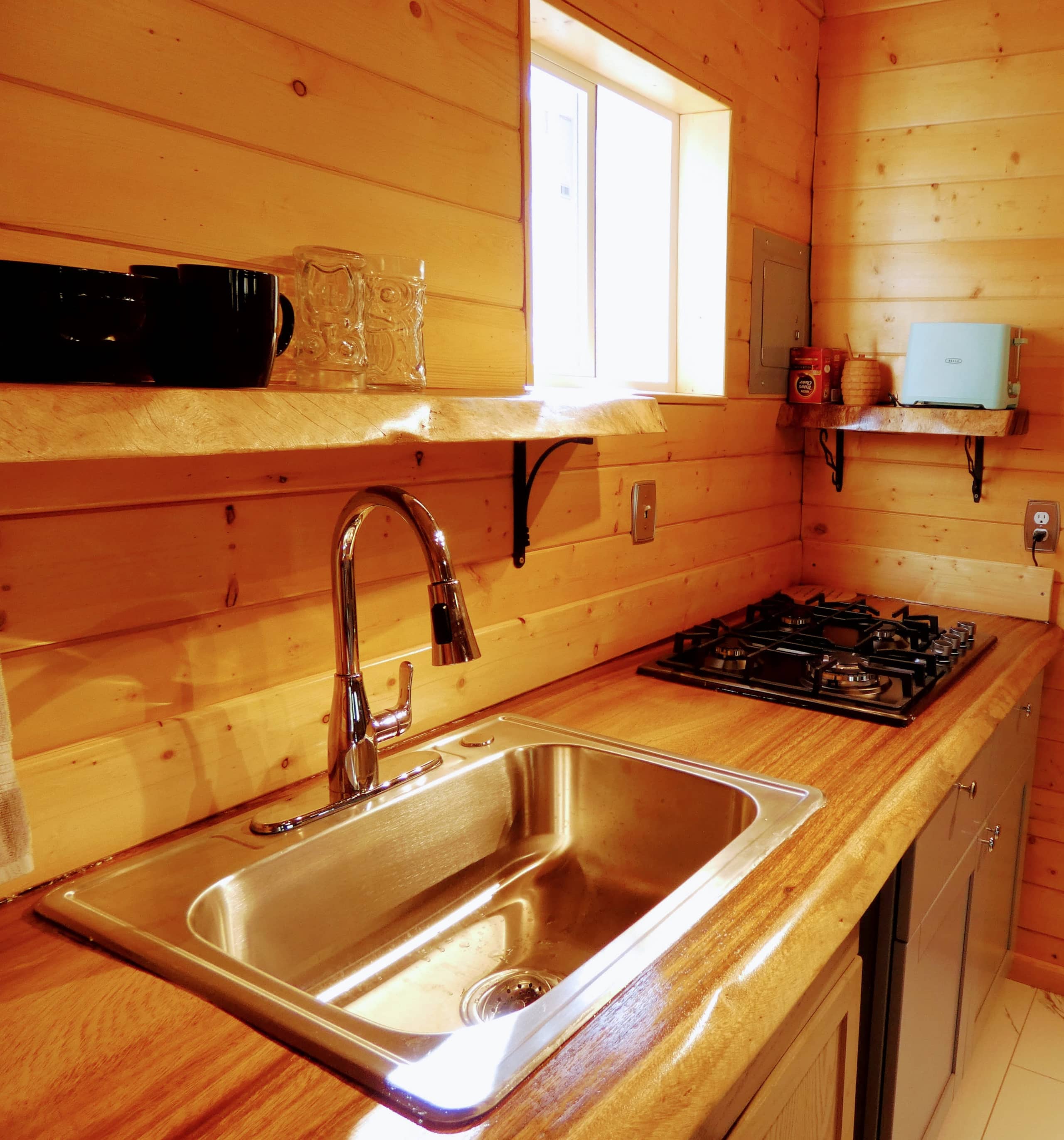 Big Kahuna Cabin (Hot Tub Getaway) -Ocean View- - Photo 5
