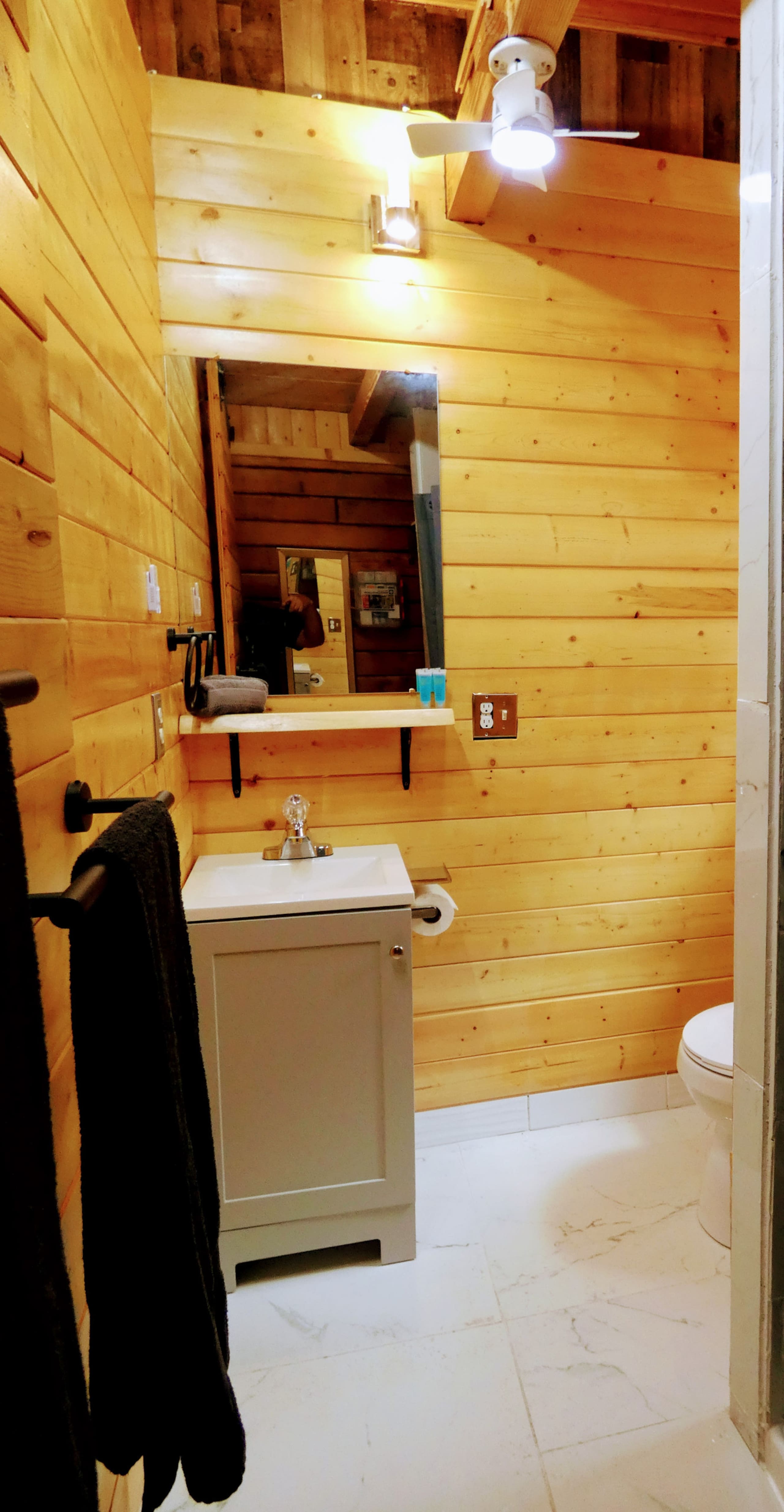 Big Kahuna Cabin (Hot Tub Getaway) -Ocean View- - Photo 17