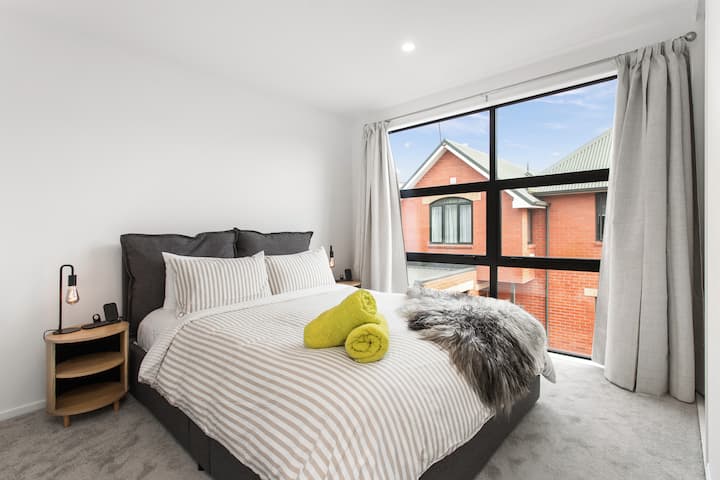 Cama tamaño Queen. Ropa de cama de algodón fresca y crujiente de 5 estrellas