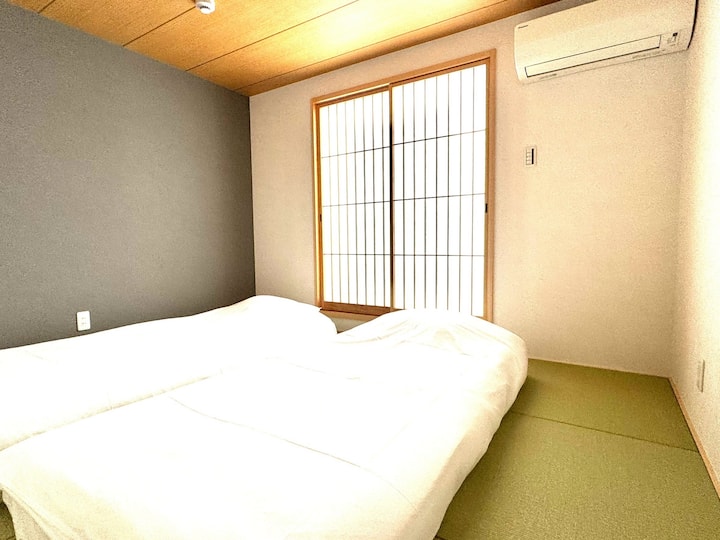 ⭐ חדר בסגנון יפני ⭐

יש שני פוטונים בגודל יחיד ושני מזרנים.