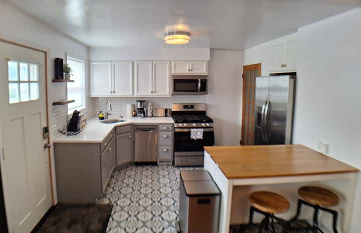 Cozy & Elegant 2br | Near Naval Base And Six Flags - Condor, Gurnee