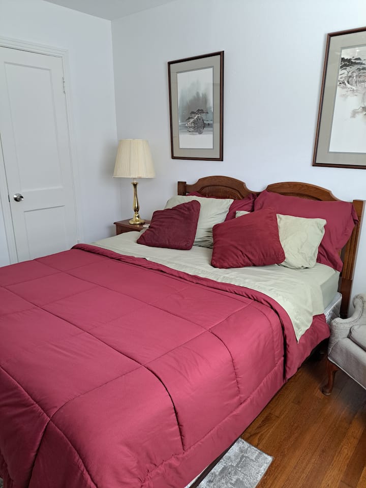 Cama tamaño queen . 