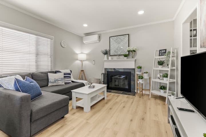 Jane's Home (V2a) | Upgraded Cottage W Garage+hvac - Redwood City, CA