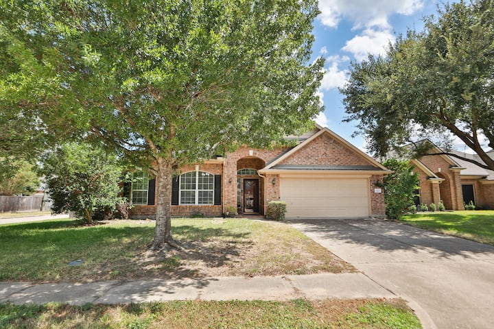 Pasadena Getaway • Spacious 4br W/ Backyard - Pasadena, TX