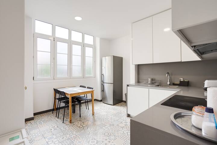 Home Out 3E – Apartment at City Center w/Parking gallery image 2