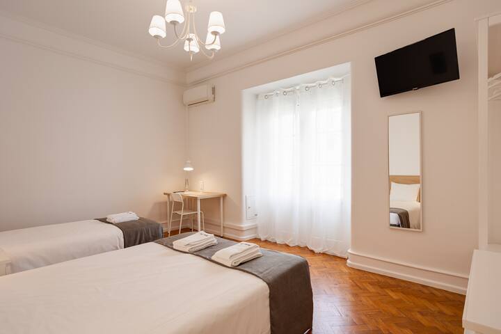 Home Out 3E – Apartment at City Center w/Parking gallery image 3