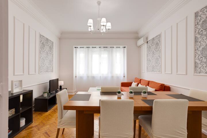 Home Out 3E – Apartment at City Center w/Parking