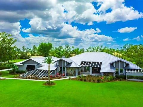 Luxury Mansion! 6ksqft, Pool, Gym, Near Beach