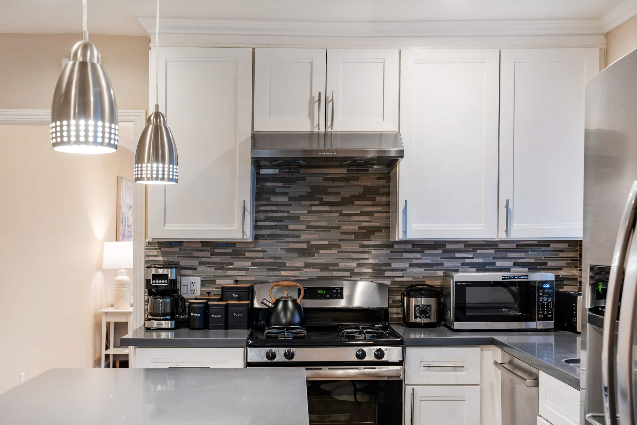 Luxury Pool Retreat w/ Chef's Kitchen & Game Room - Photo 16