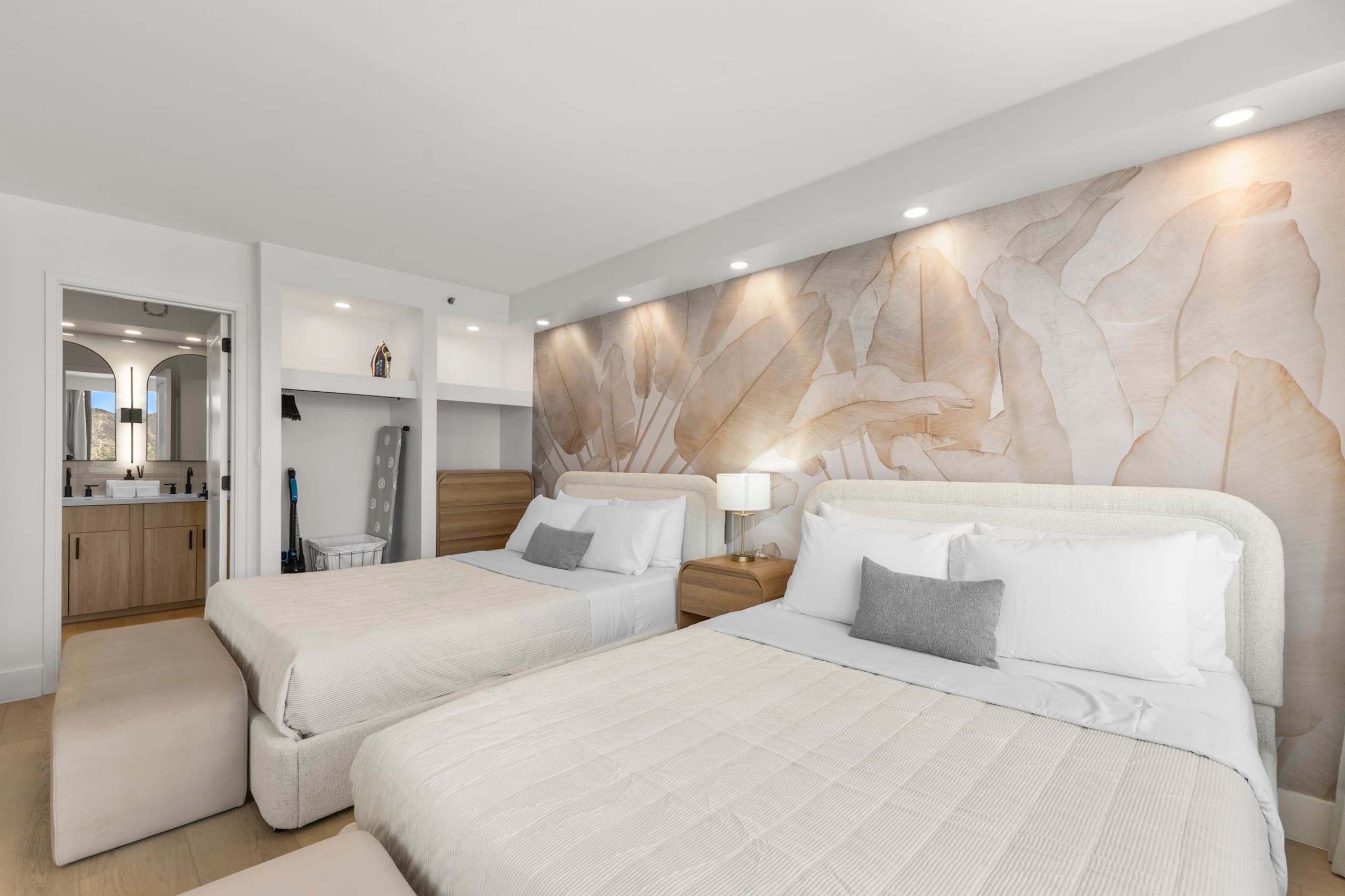 Condo in Honolulu · ★4.96 · 1 bedroom · 3 beds · 1 private bath - Image 31