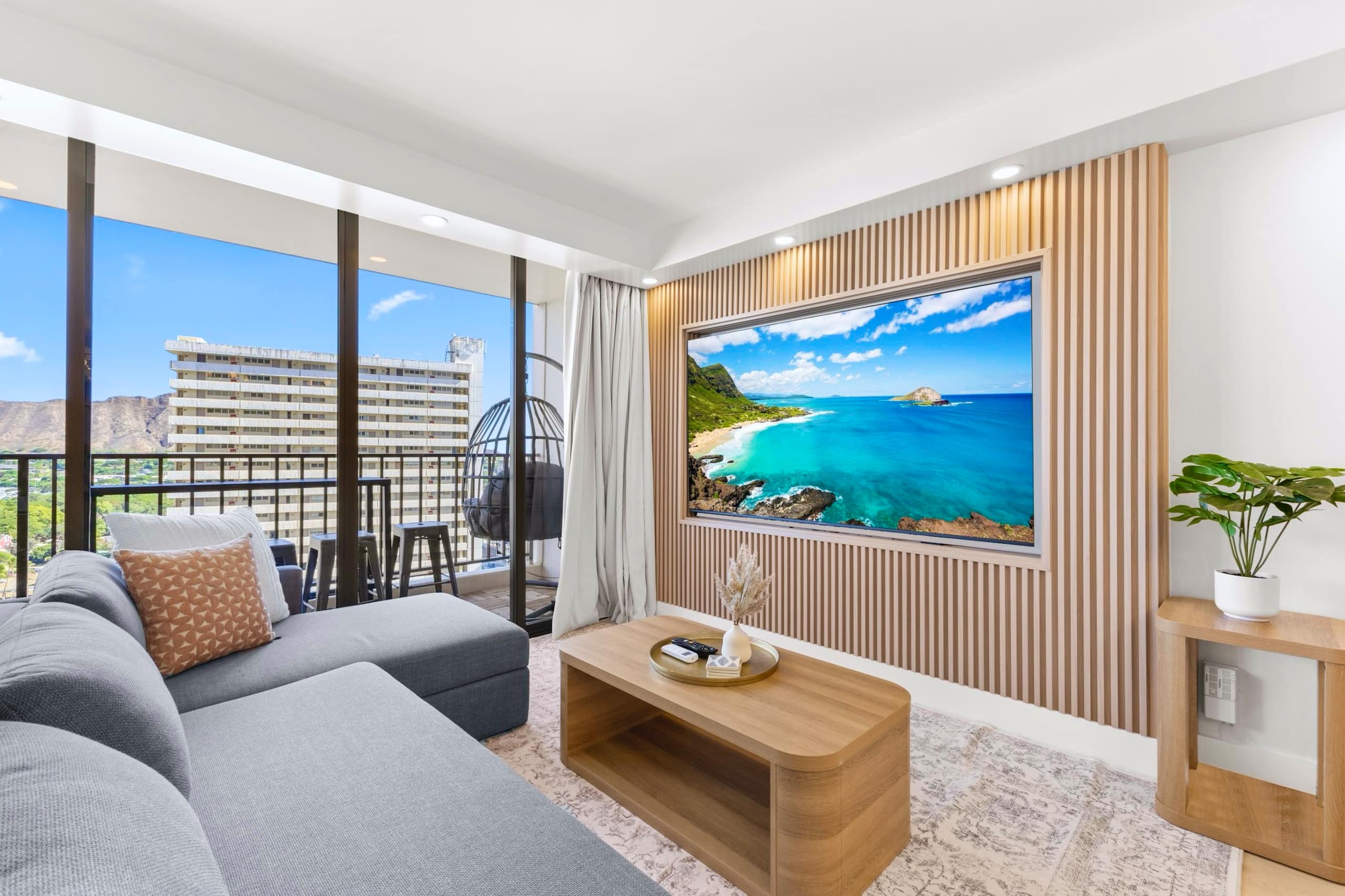 Condo in Honolulu · ★4.96 · 1 bedroom · 3 beds · 1 private bath - Image 6