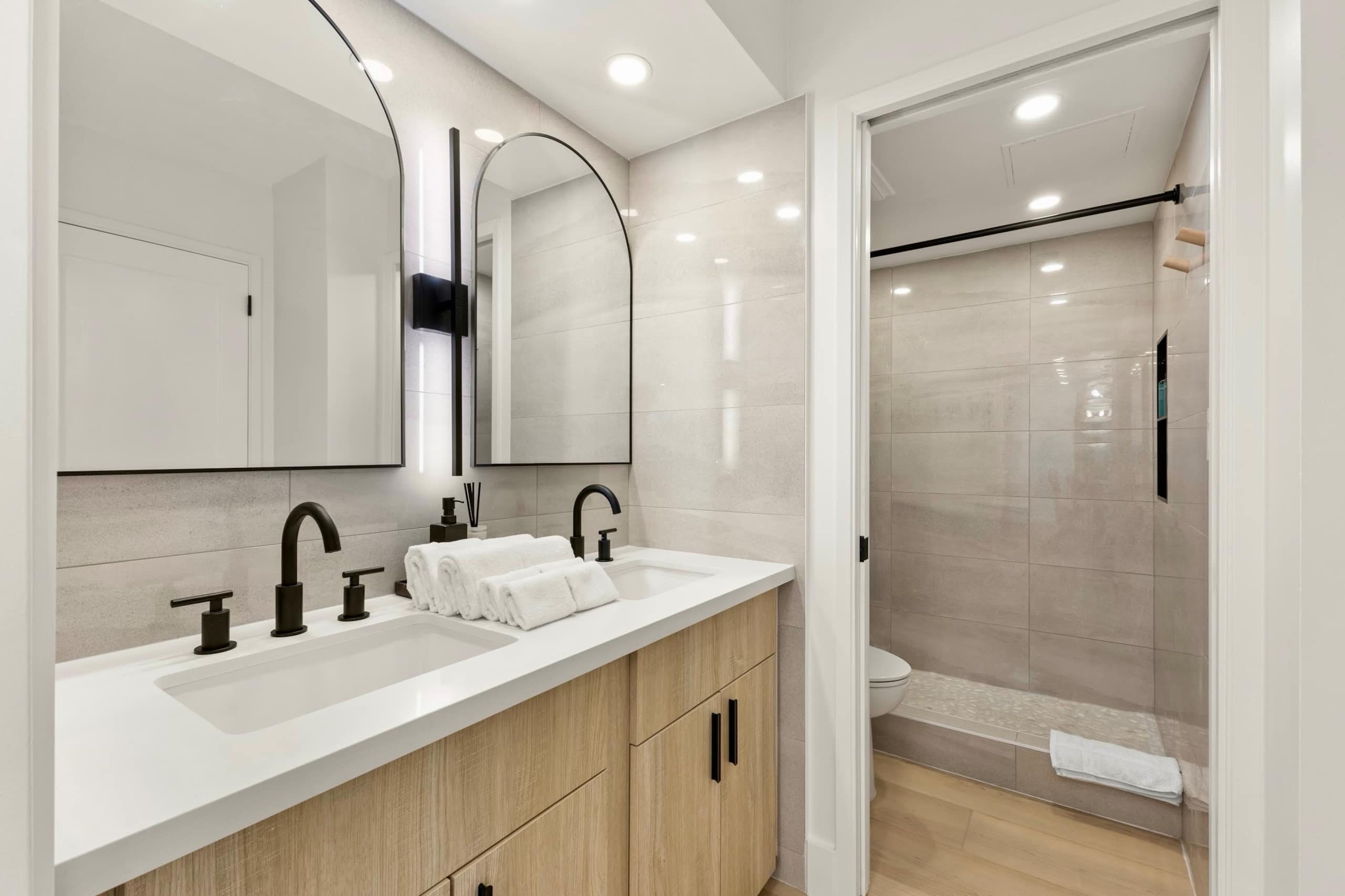 Condo in Honolulu · ★4.96 · 1 bedroom · 3 beds · 1 private bath - Image 32