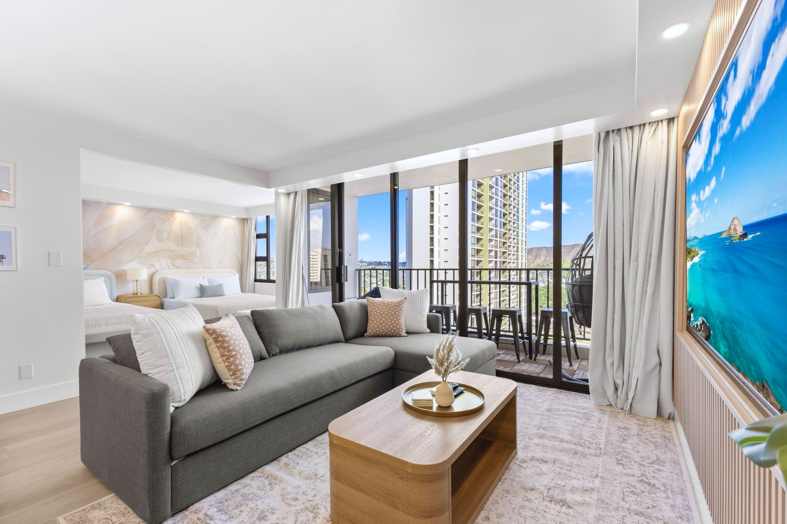 Condo in Honolulu · ★4.96 · 1 bedroom · 3 beds · 1 private bath - Image 9