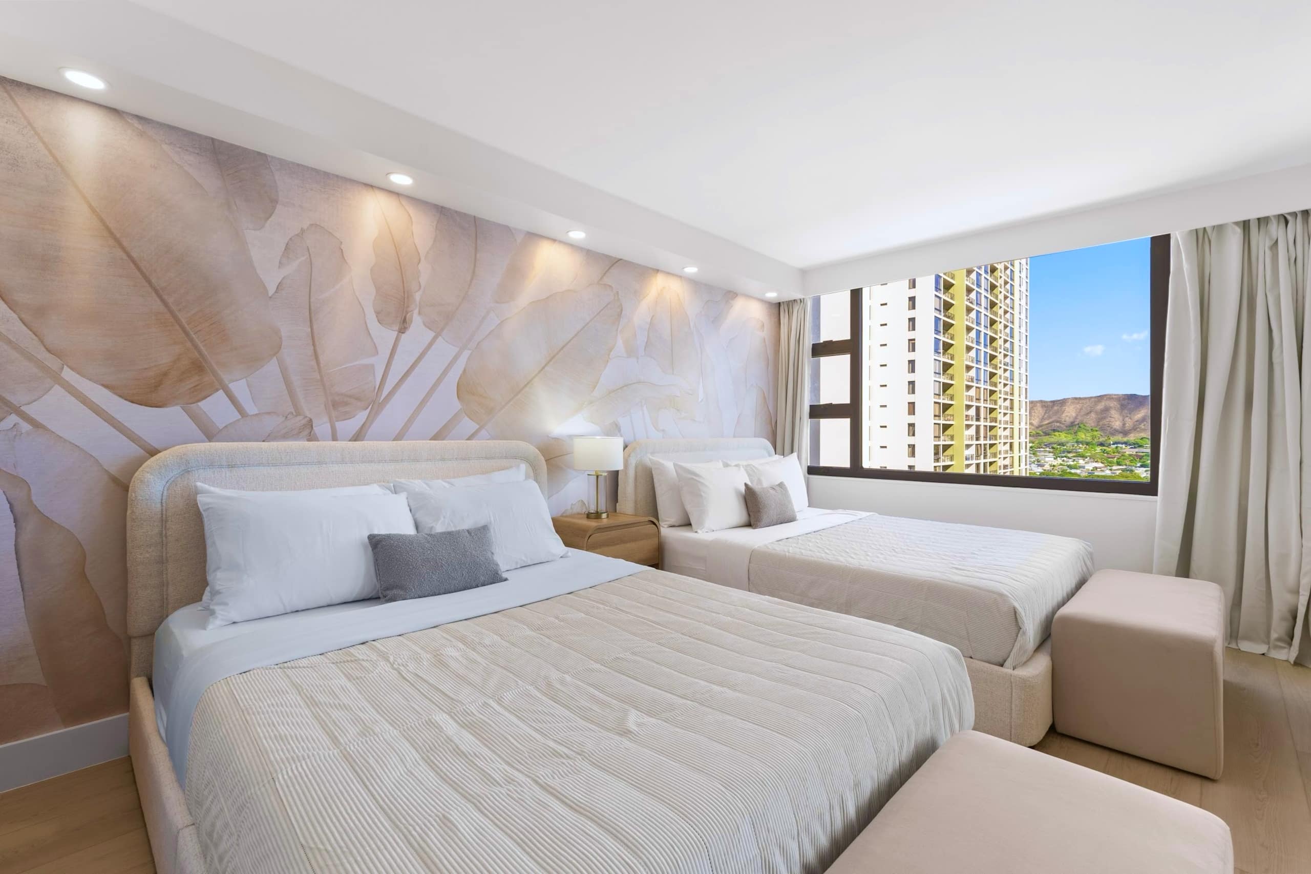 Condo in Honolulu · ★4.96 · 1 bedroom · 3 beds · 1 private bath - Image 28