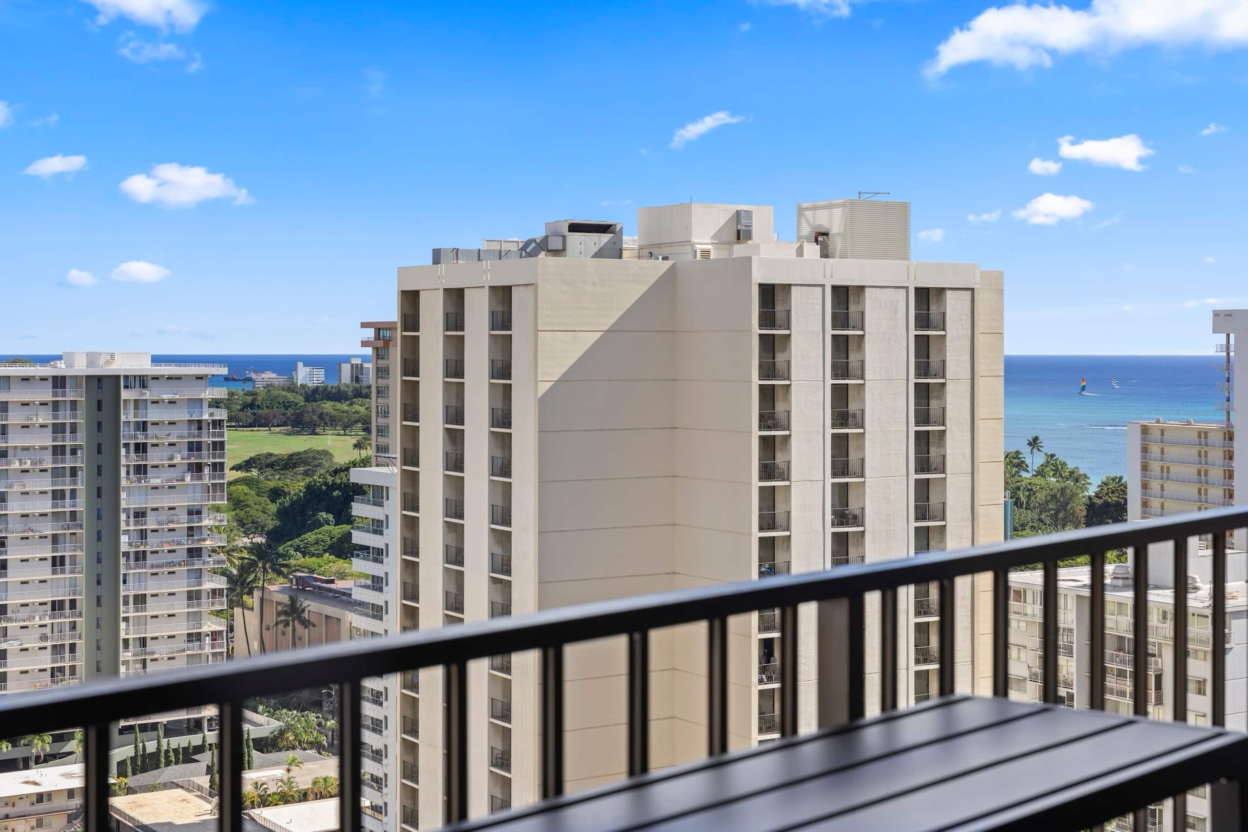 Condo in Honolulu · ★4.96 · 1 bedroom · 3 beds · 1 private bath - Image 42
