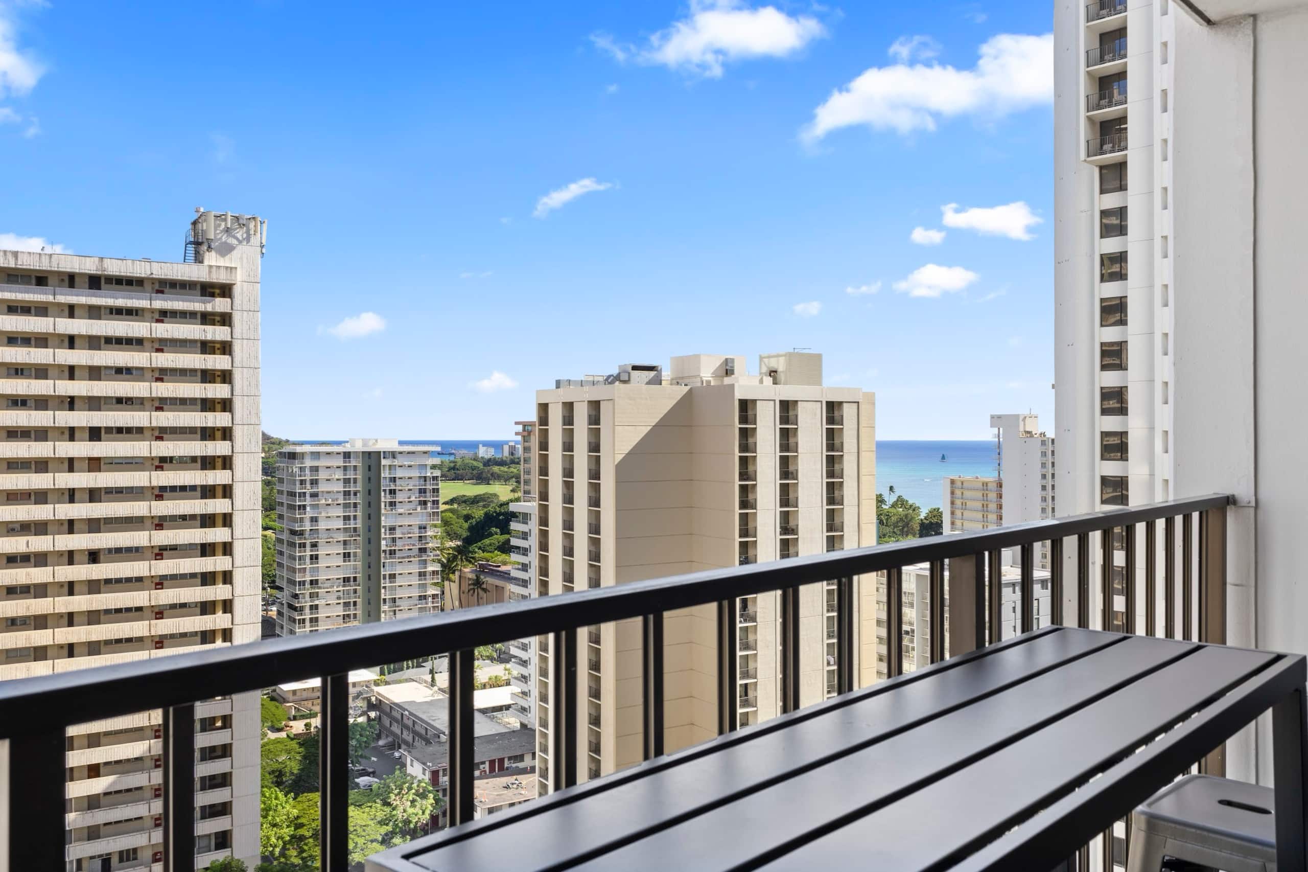Condo in Honolulu · ★4.96 · 1 bedroom · 3 beds · 1 private bath - Image 39