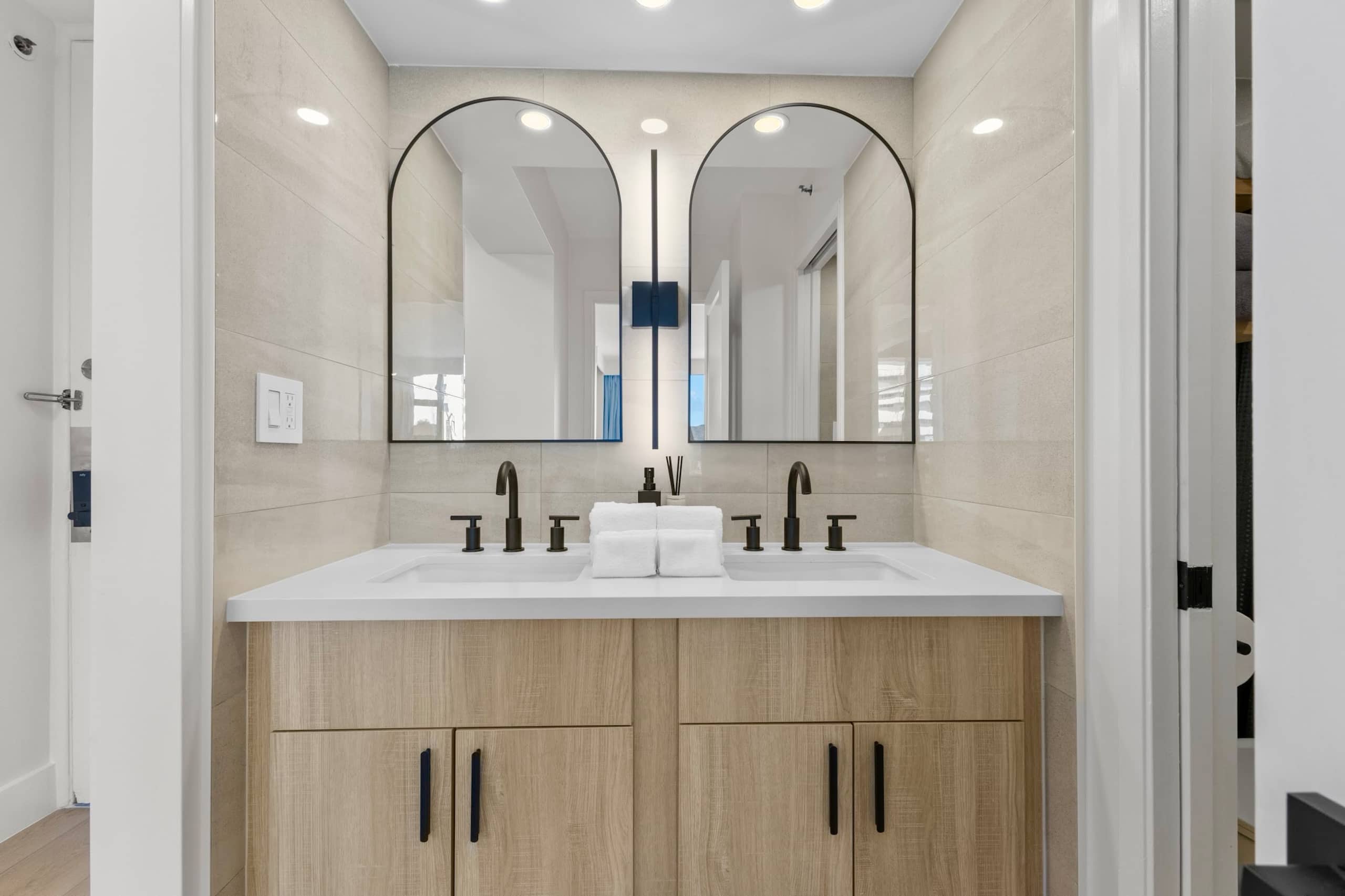 Condo in Honolulu · ★4.96 · 1 bedroom · 3 beds · 1 private bath - Image 33