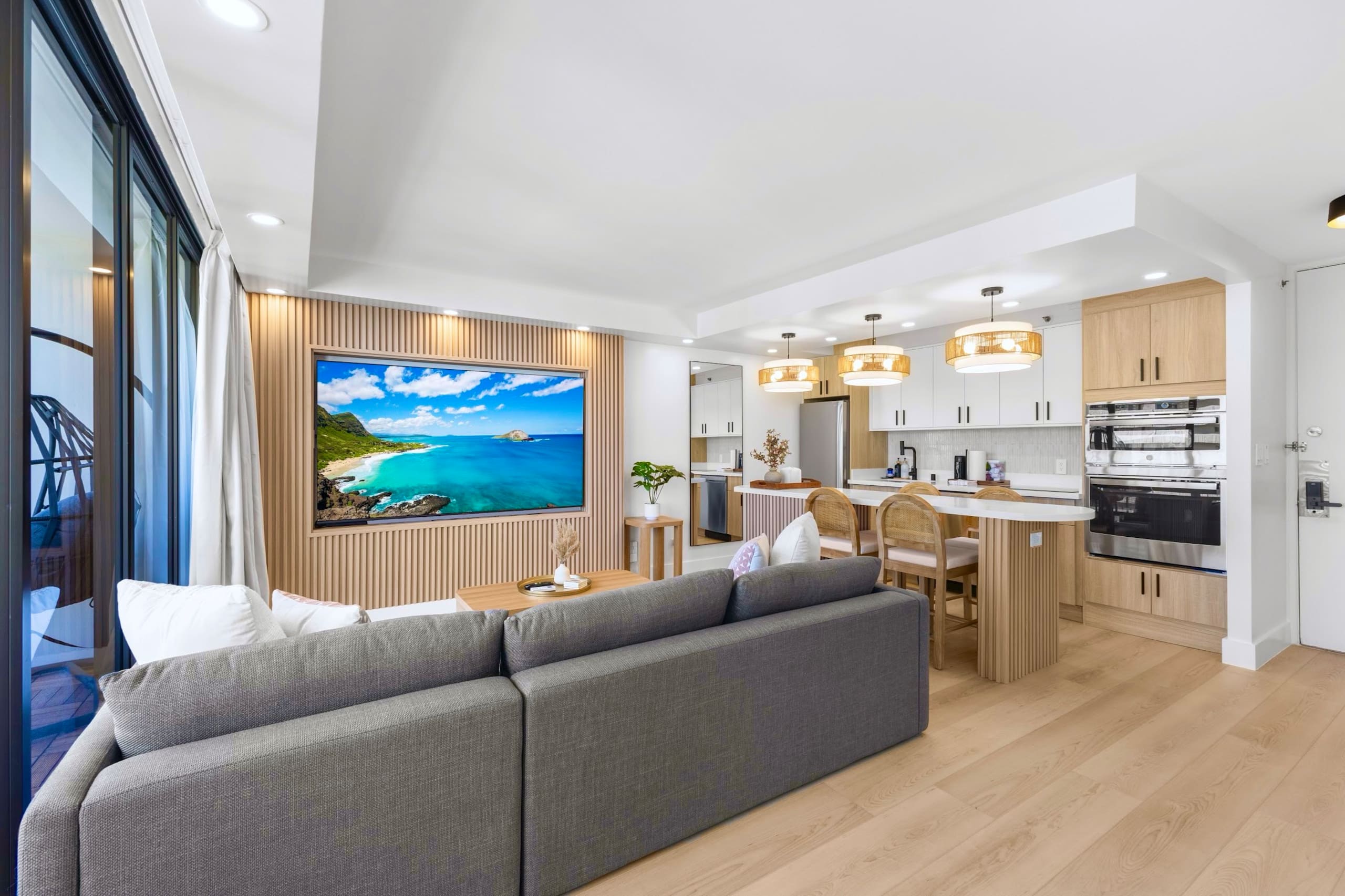 Condo in Honolulu · ★4.96 · 1 bedroom · 3 beds · 1 private bath - Image 4