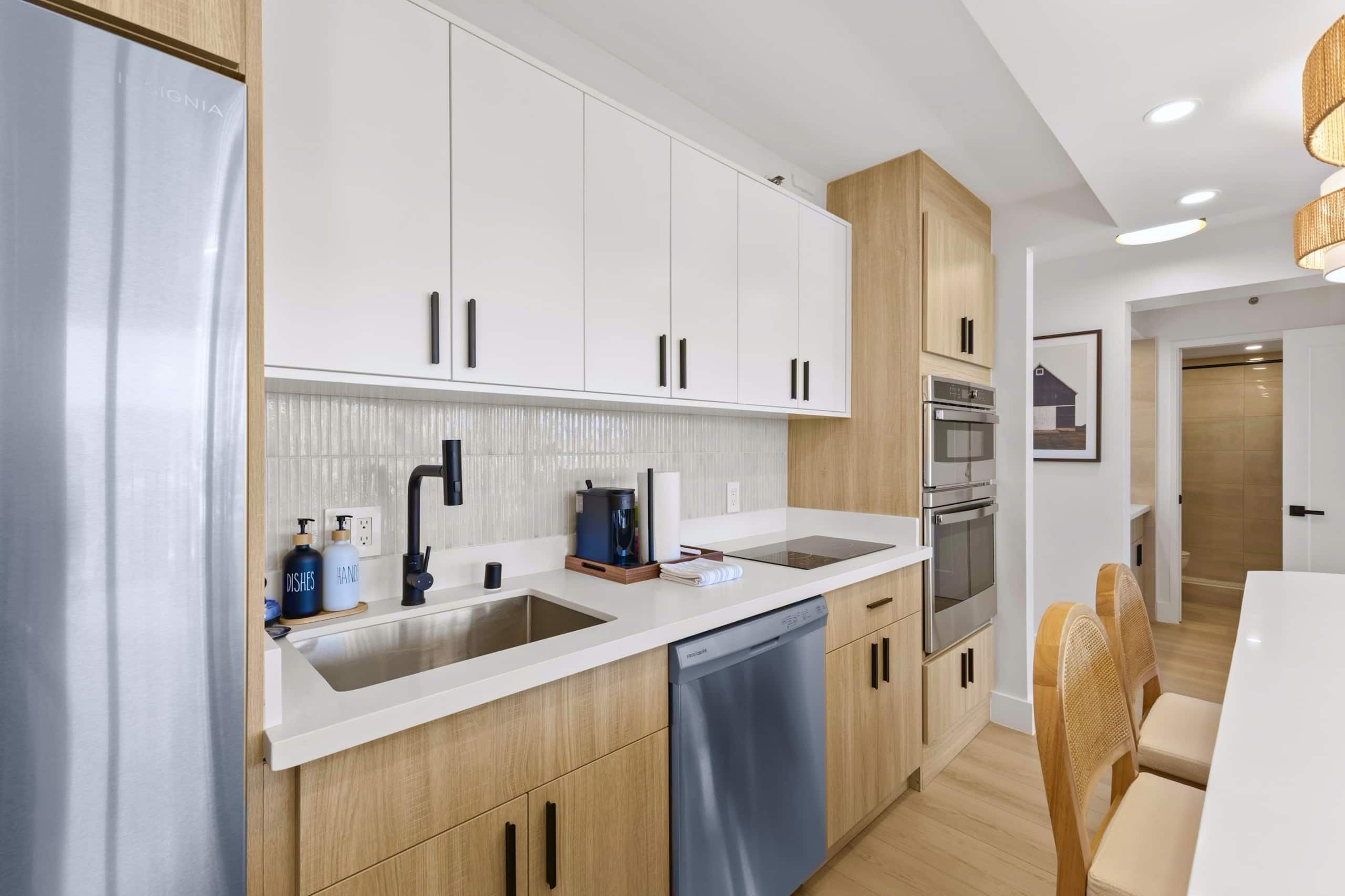 Condo in Honolulu · ★4.96 · 1 bedroom · 3 beds · 1 private bath - Image 16