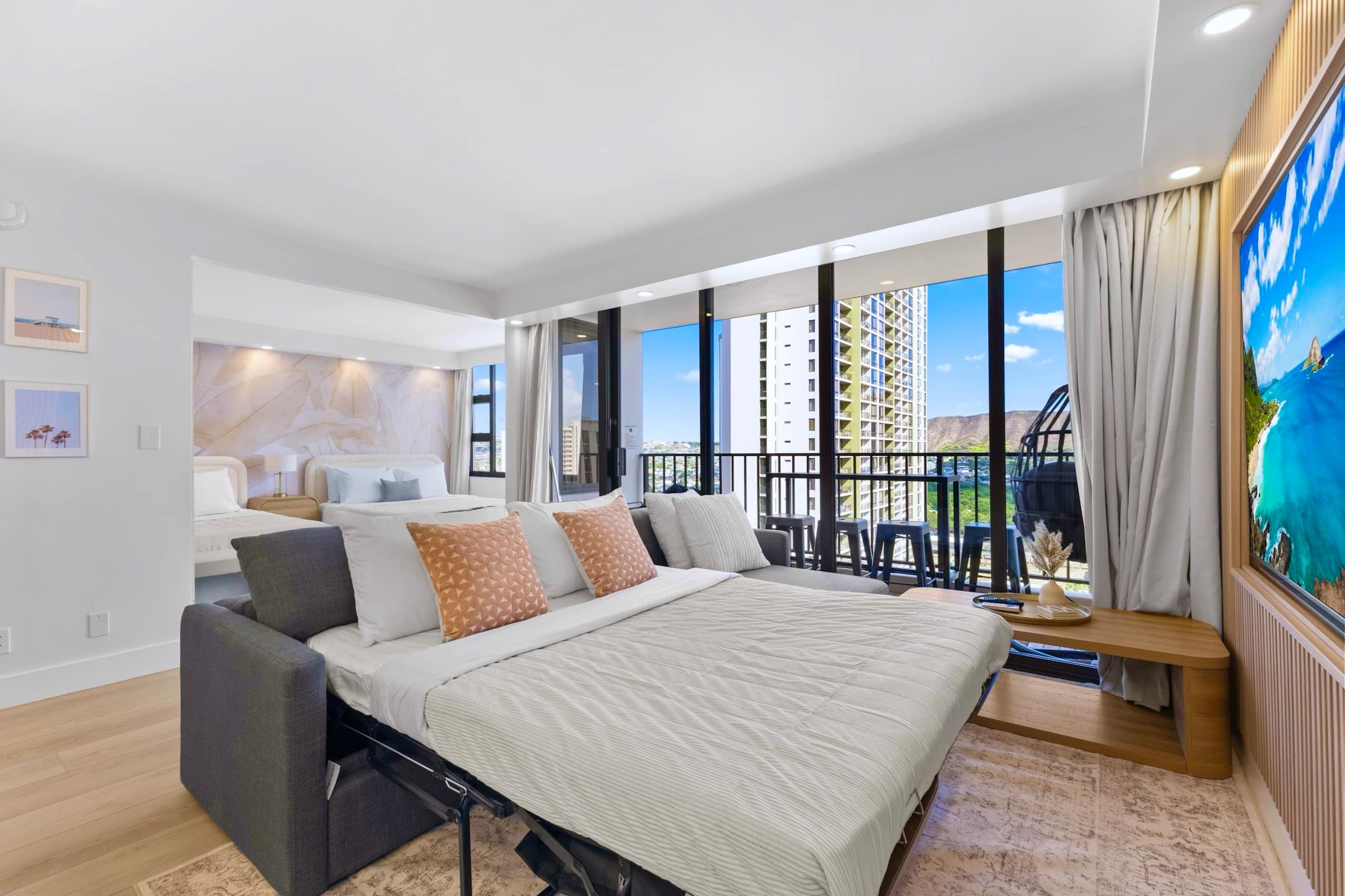 Condo in Honolulu · ★4.96 · 1 bedroom · 3 beds · 1 private bath - Image 10