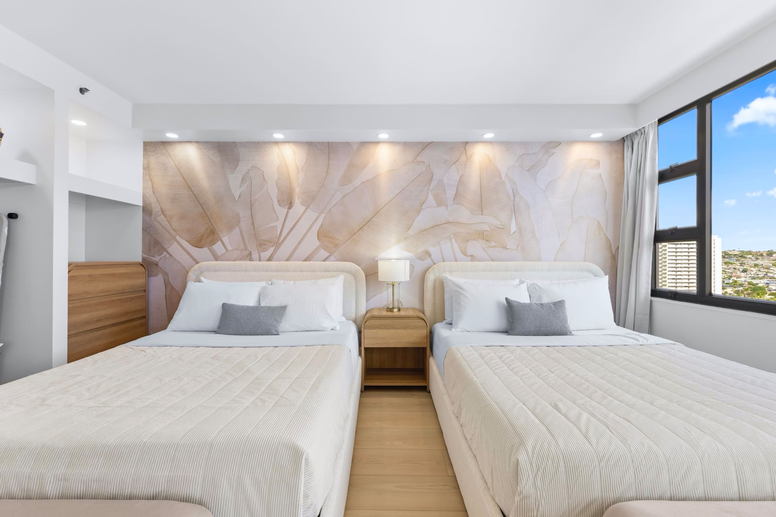 Condo in Honolulu · ★4.96 · 1 bedroom · 3 beds · 1 private bath - Image 25