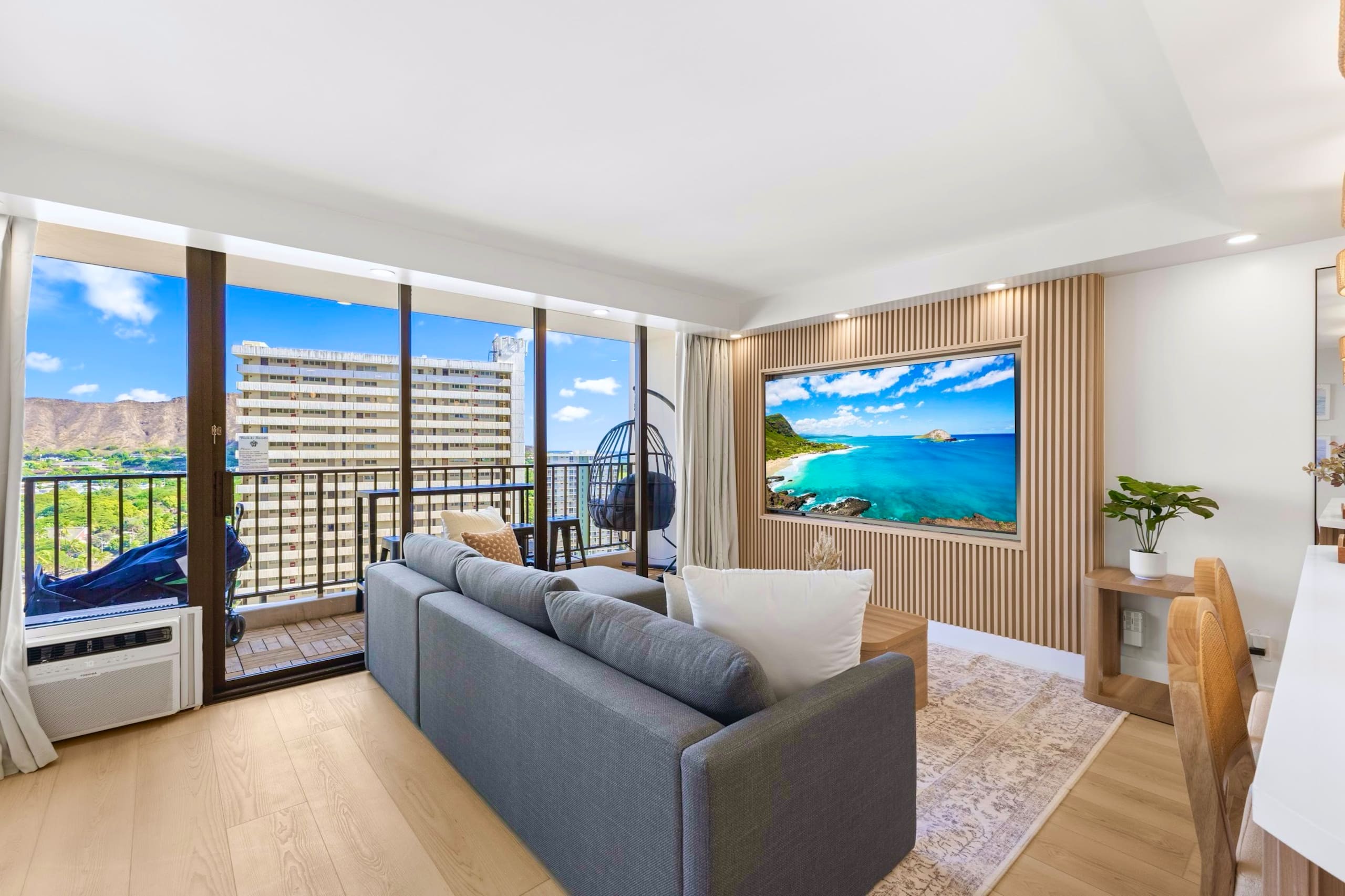 Condo in Honolulu · ★4.96 · 1 bedroom · 3 beds · 1 private bath - Image 8