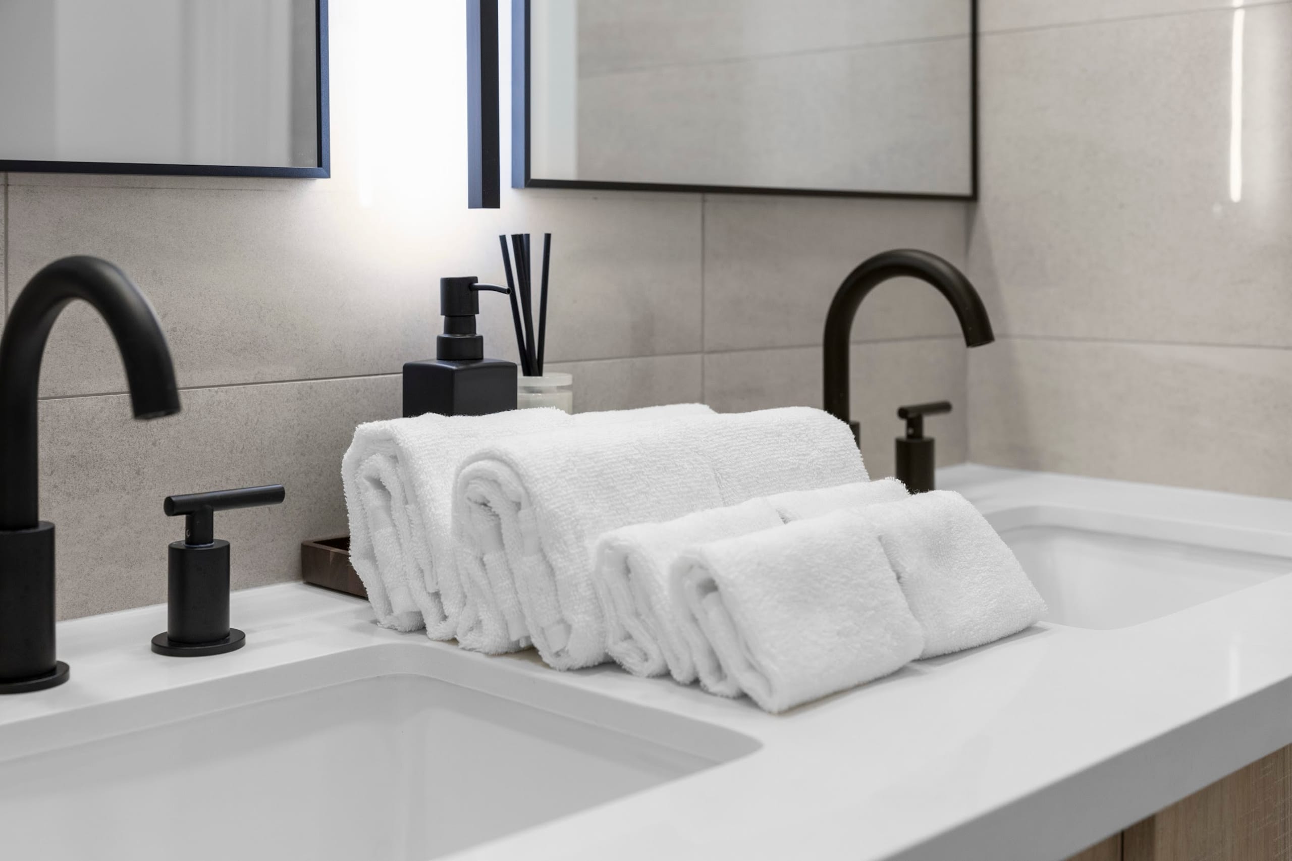 Condo in Honolulu · ★4.96 · 1 bedroom · 3 beds · 1 private bath - Image 37