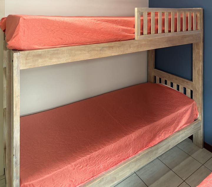 Klima-uređaj ne radi, pa stoga nije naveden u opisu smještaja. 