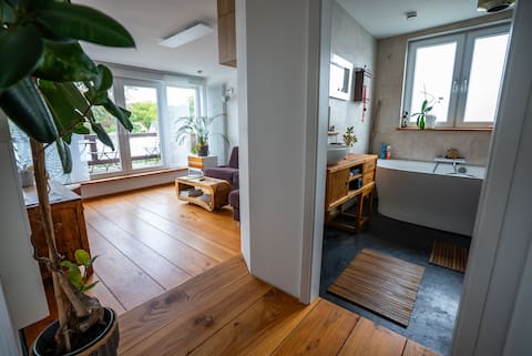 Erfolgreiche Airbnb-Immobilie: Bright loft by the lake, sports park and Messe Düsseldorf in Duisburg