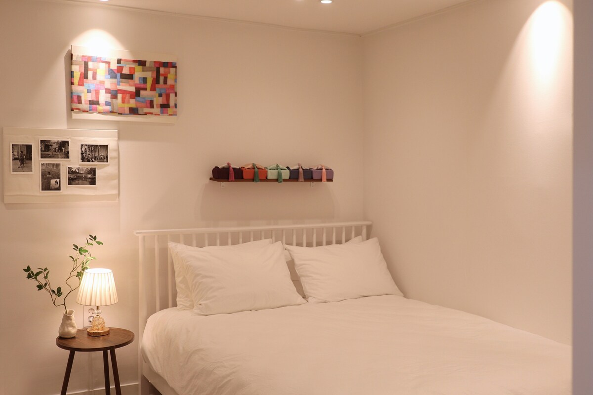 Ni sehemu ambayo inaongeza starehe ya House 9 Objet. Matandiko ya mtindo wa hoteli ya rummel ya Ujerumani yanaweza kupunguza mapambano ya wasafiri * *