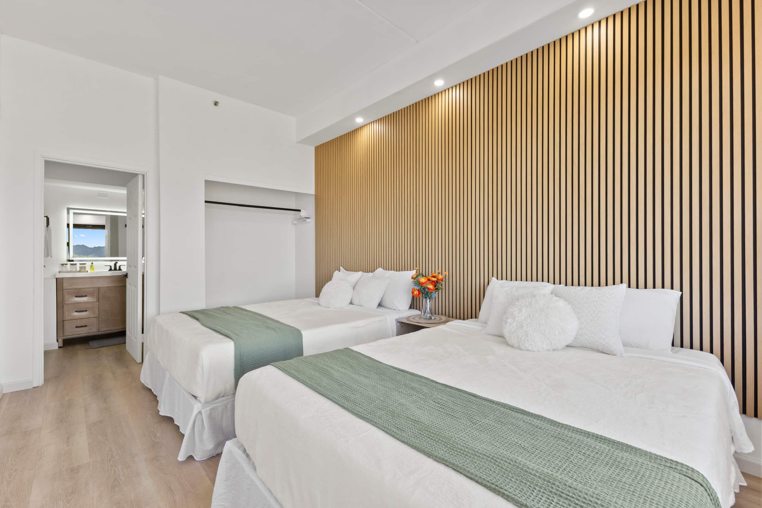 Fully Renovated Penthouse,Panoramic Sunrise,FreePK - Image 19