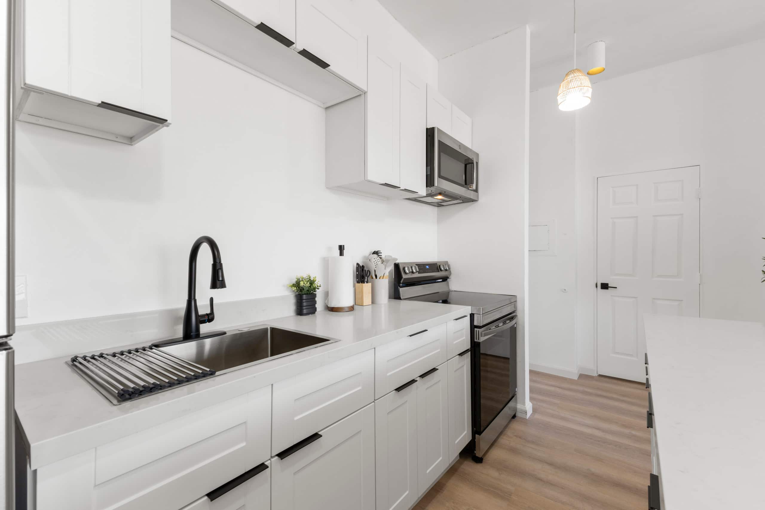 Fully Renovated Penthouse,Panoramic Sunrise,FreePK - Image 11