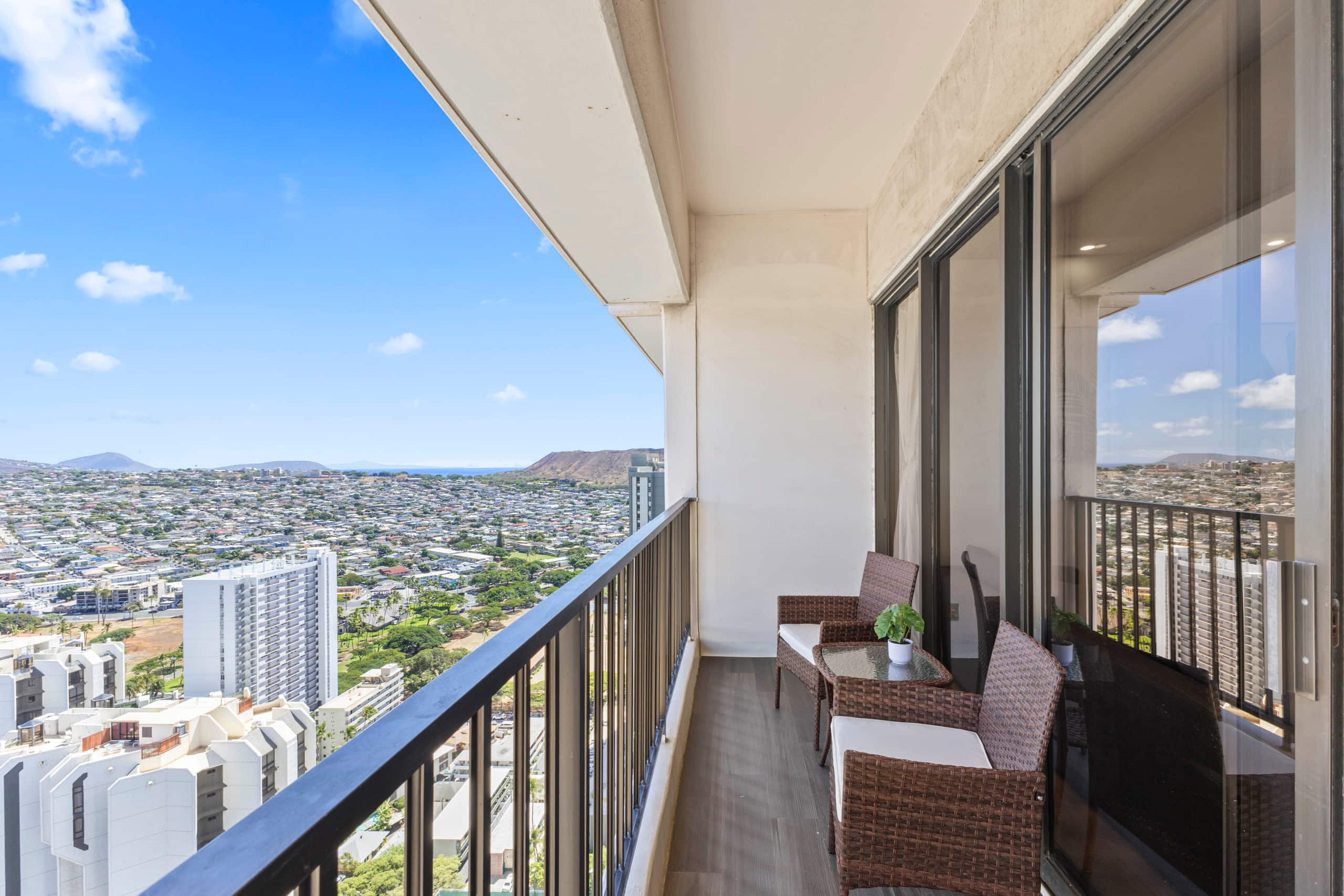 Fully Renovated Penthouse,Panoramic Sunrise,FreePK - Image 27