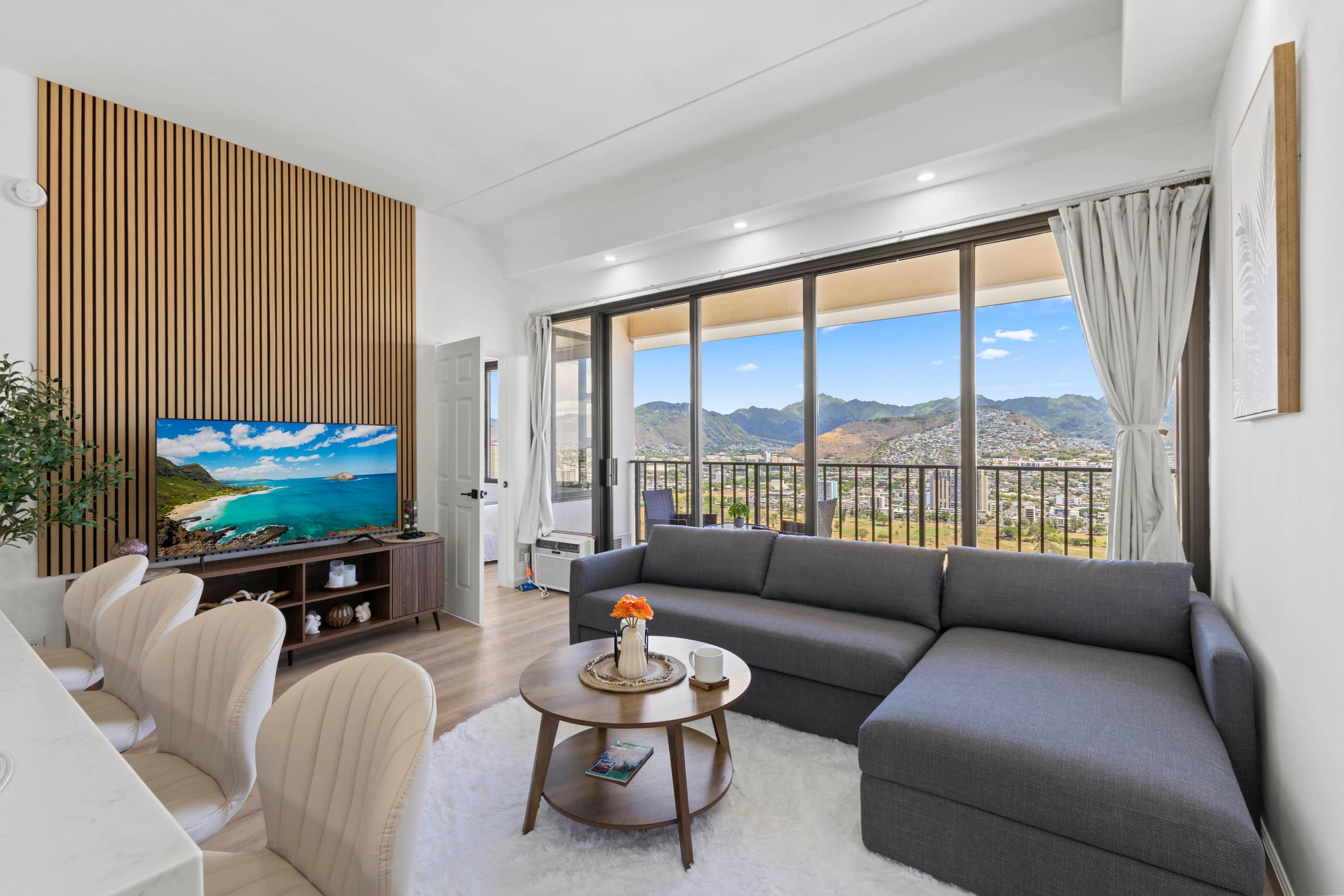 Fully Renovated Penthouse,Panoramic Sunrise,FreePK - Image 1