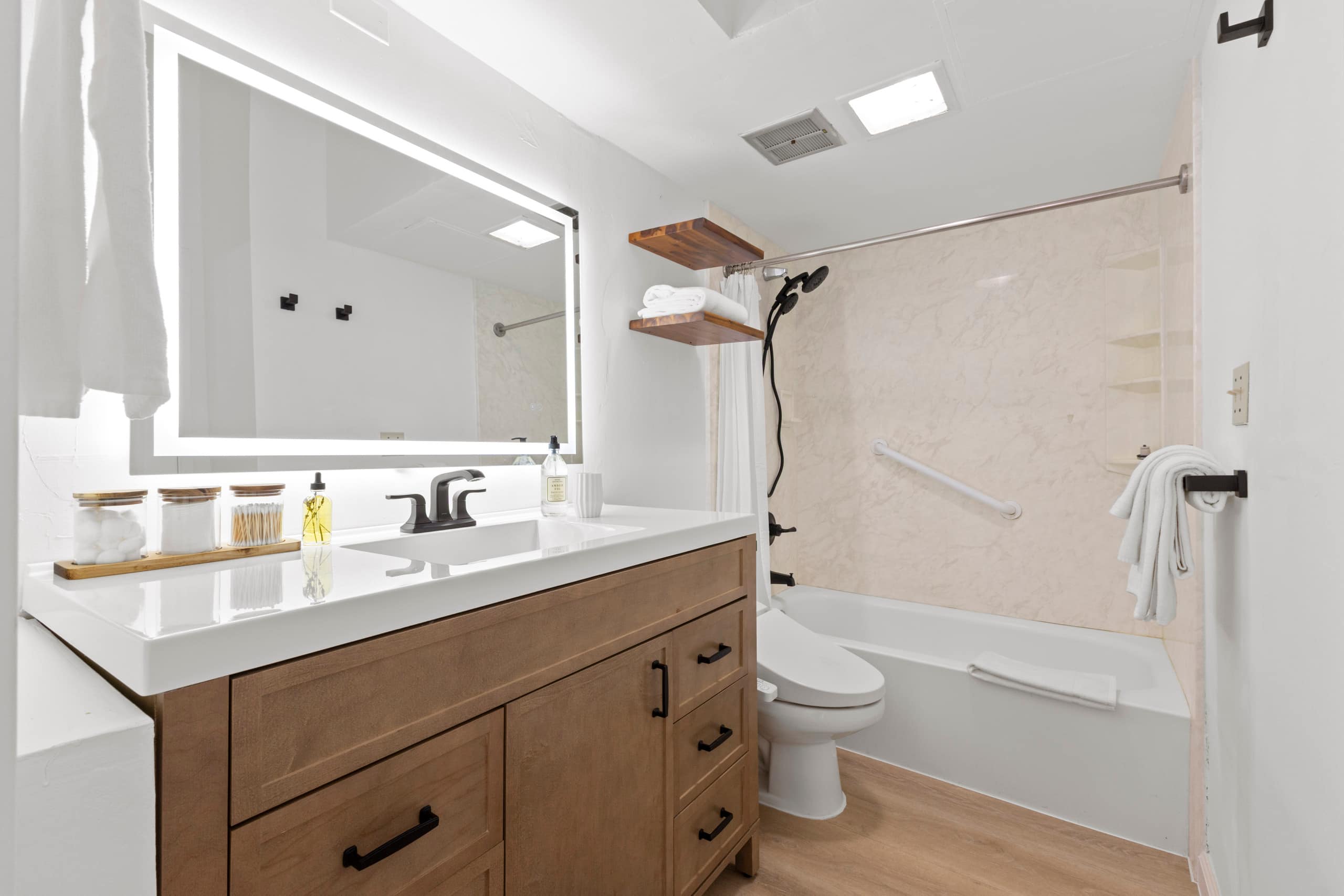 Fully Renovated Penthouse,Panoramic Sunrise,FreePK - Image 23
