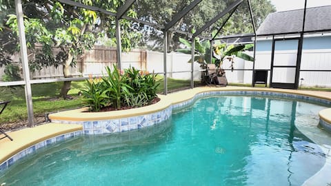 Oviedo Escape- Heated Pool & Hot Tub